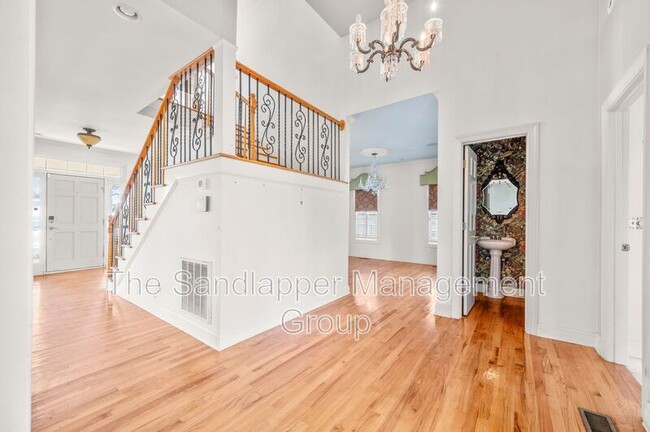 Building Photo - 1019 W Oceanview Rd