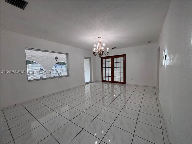 Building Photo - 911 NW 30th Pl