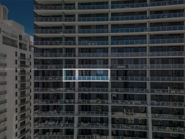 Building Photo - 1010 Brickell Ave