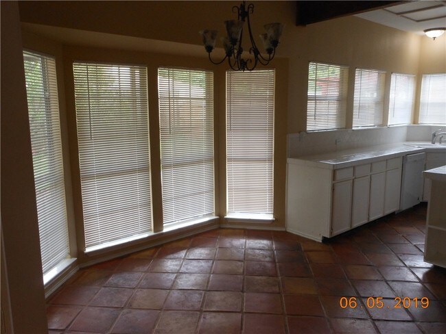 Building Photo - 1710 Foxfire Dr