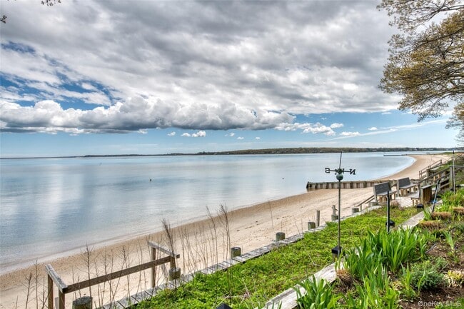 Building Photo - 580 South Ln