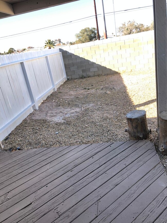 Building Photo - 4 BEDROOM / 2 BATH SINGLE FAMILY HOME W/ CASITA