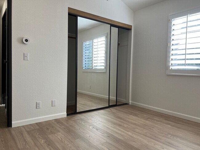 Building Photo - 1024 Paloma Ave