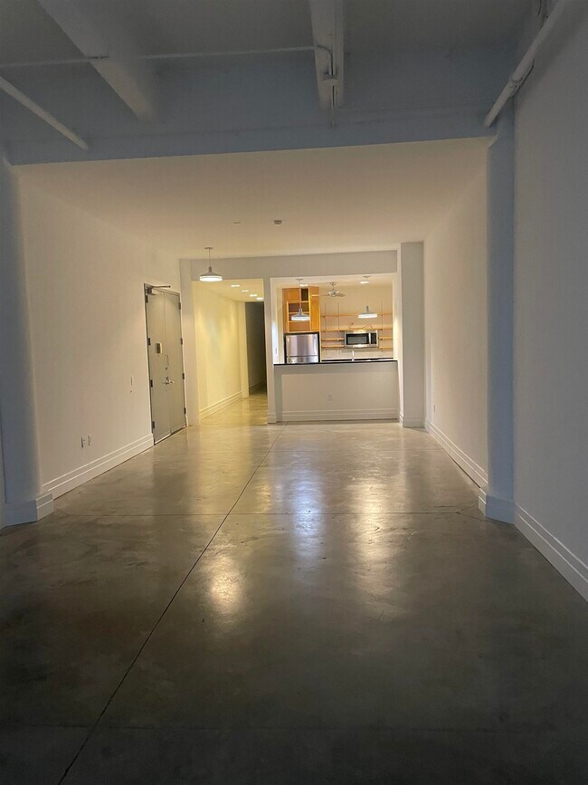 Building Photo - 150 Bay St