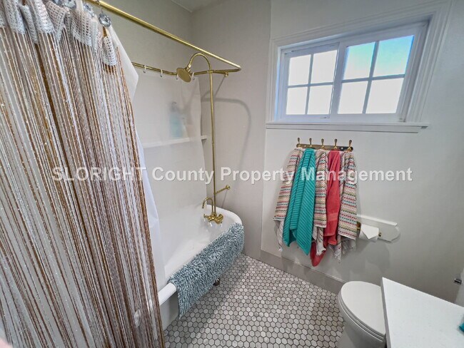 Building Photo - AVAILABLE NOW - Charming Furnished Beachside Retreat in Pismo Beach - 1 Bed / 1 Bath