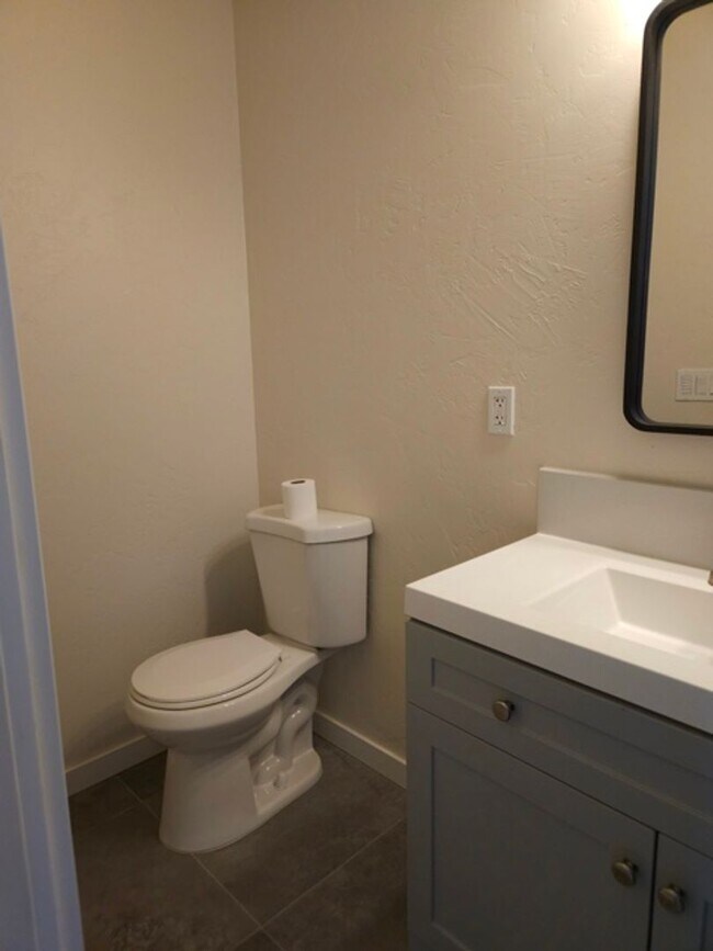 Building Photo - 3Bd/2.5Ba Single Story Home-For viewing!