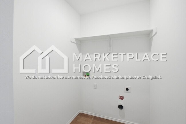 Building Photo - 800 NE 102nd Ter