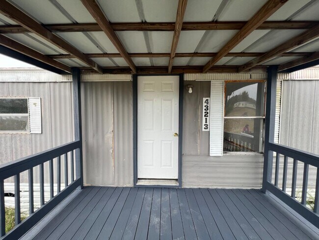 Building Photo - 43213 Claxton Cir