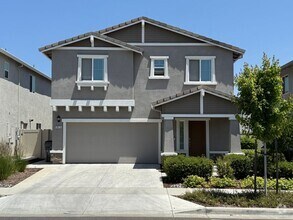 Building Photo - Beautiful 4 bed 2.5 bath in Sacramento!