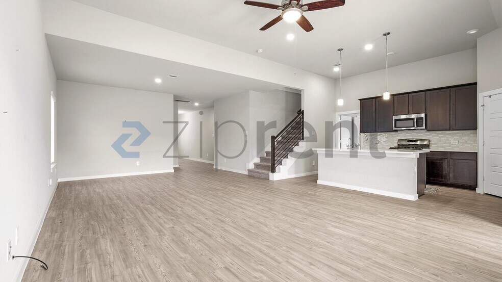 Building Photo - Unit