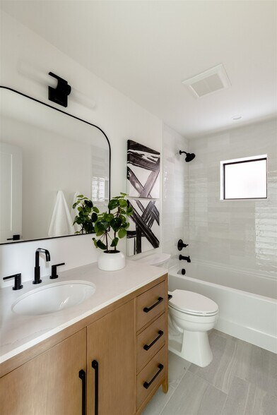 Building Photo - 1755 N Williams St