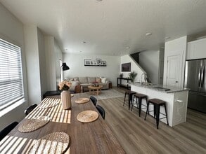 Building Photo - 914 N 1150 E