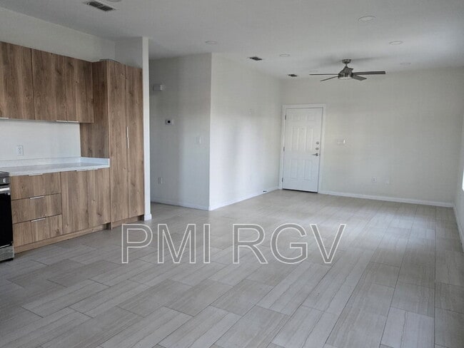 Building Photo - 2912 E Israel Ave