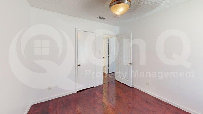 Building Photo - 217 Creekside Ln