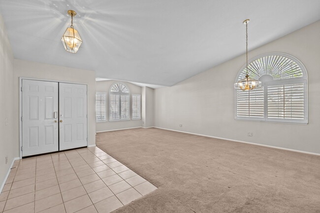 Building Photo - 620 Walnut Cir