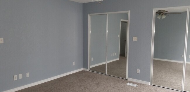 Building Photo - 1077 Woodlore Cir