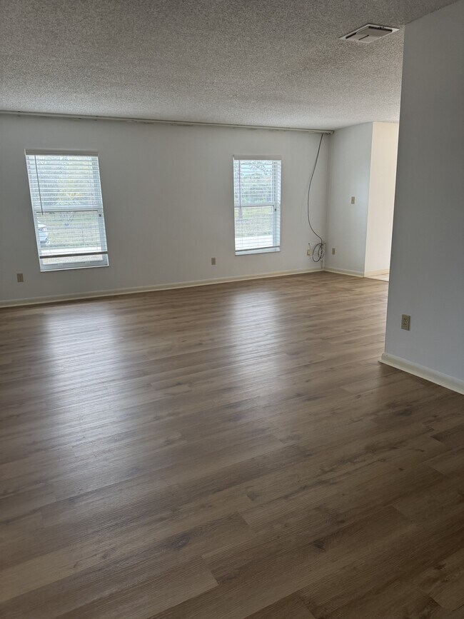 Building Photo - 13850 Co Rd 512