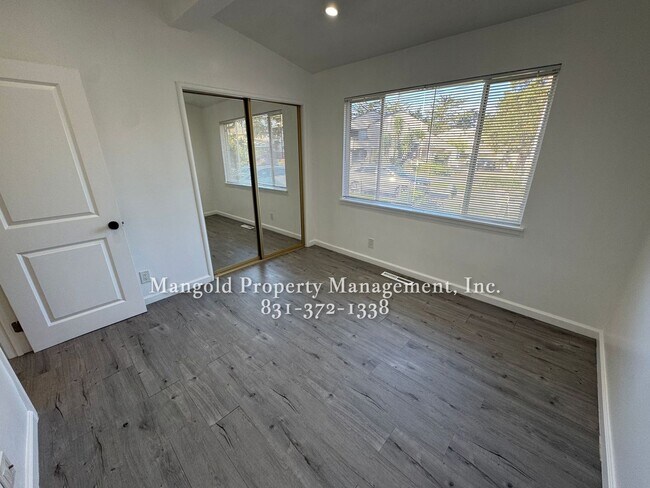 Building Photo - 635den