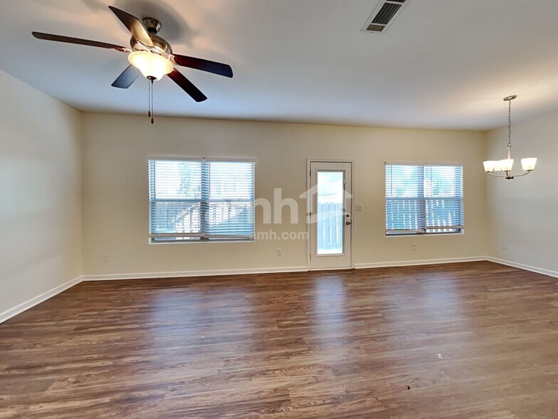 Building Photo - 1240 Faye Ct