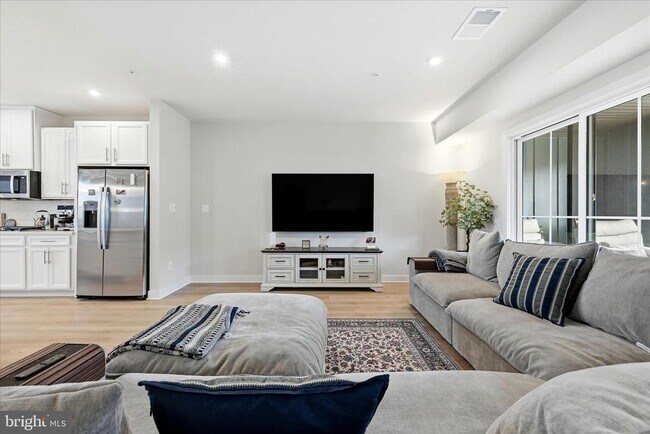 Building Photo - 14447 Albemarle Point Pl