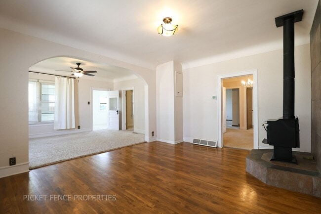 Building Photo - Charming 3-bedroom, 2-bathroom Home