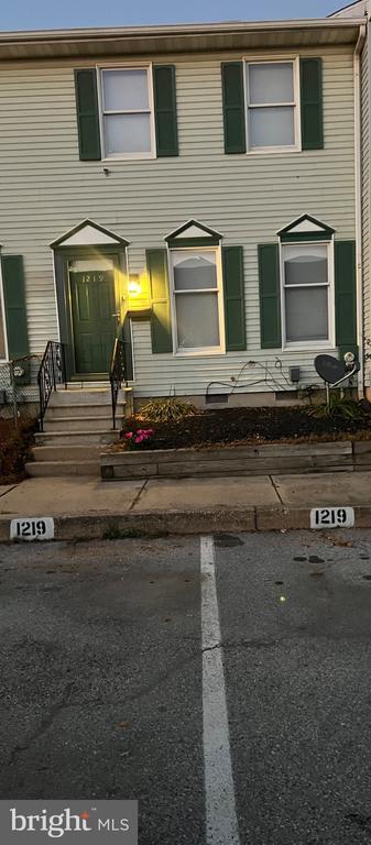 Building Photo - 1219 Apple St