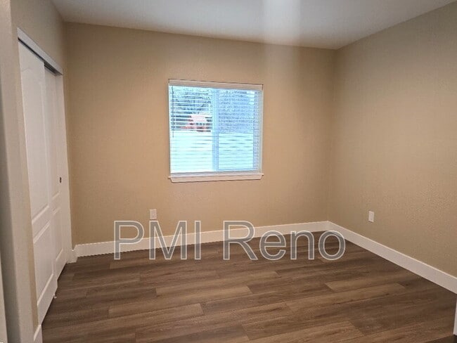 Building Photo - 452 Tracy Ln