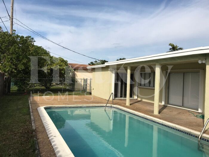 Building Photo - 9280 Sunset Strip