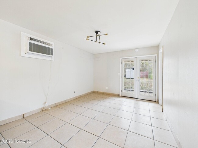 Building Photo - 508 General Mouton Ave