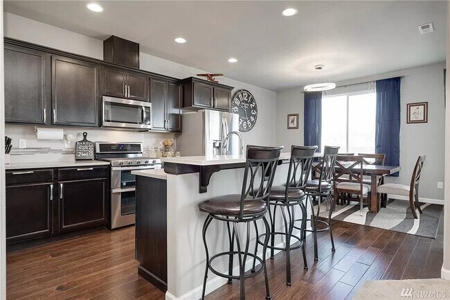 Kitchen - 3960 Maritime Dr SW