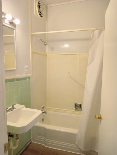 Building Photo - 516 Allen Ave