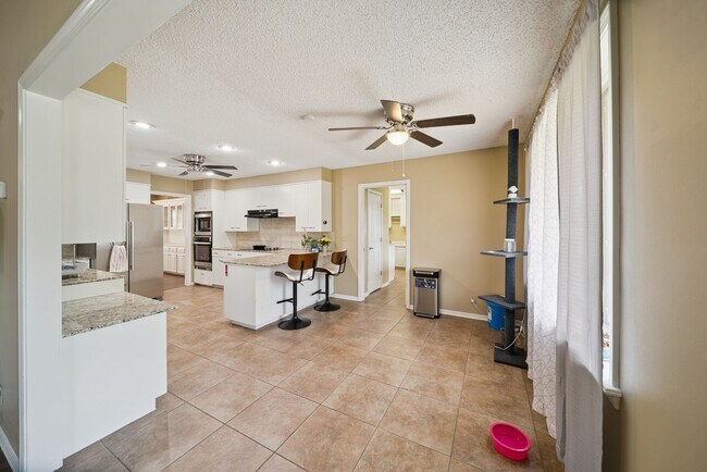 Building Photo - House for Rent 3 Bedrooms 2 Bath !!!!!