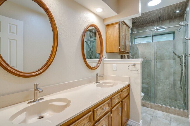 Building Photo - Great Move In Ready 3 Bedroom, 2 Bath Home Located in Northridge- Irving ISD- 75038