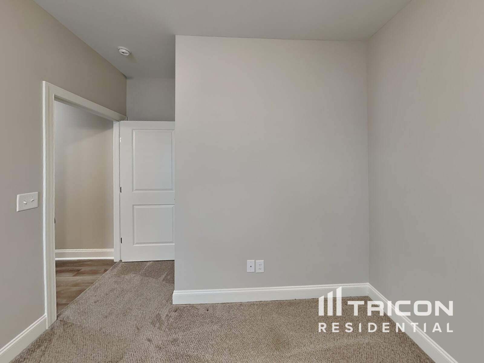 Building Photo - 131 Dimaggio Dr