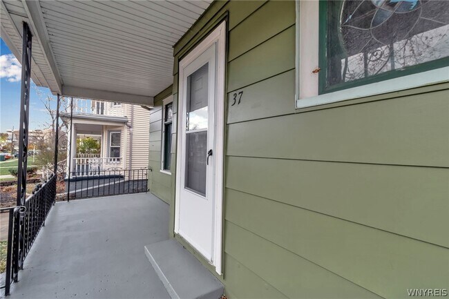 Building Photo - 37 Alsace Ave