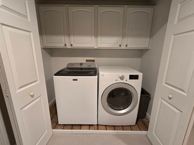 Building Photo - 117 St Charles Ct