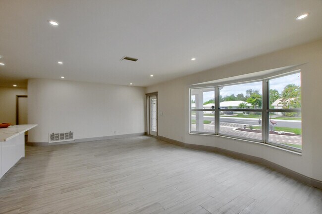Building Photo - 800 W Camino Real