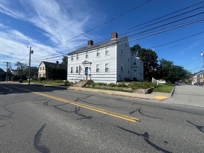 Building Photo - 198 Main St