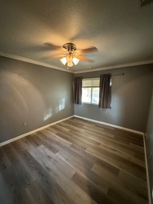 Building Photo - Beautiful Home in the Heart of Hemet