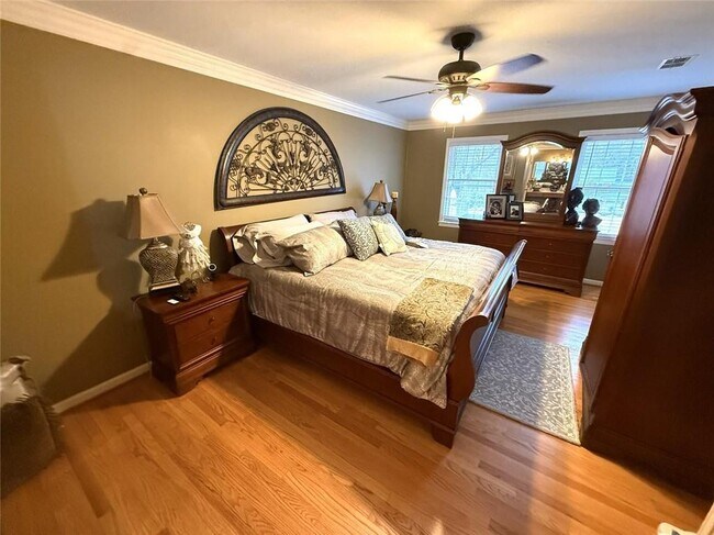 Building Photo - 1140 Falstaff Dr