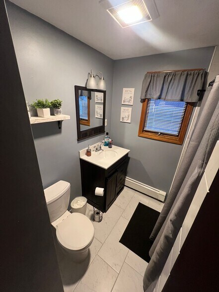 Building Photo - 31 Anthony St