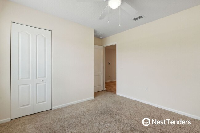 Building Photo - Four Bedroom Just Off Amelia Concourse!