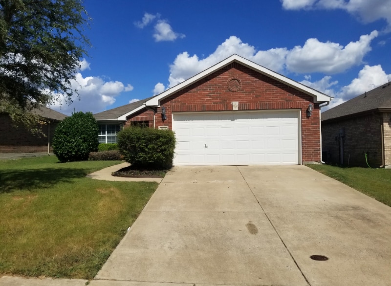 Primary Photo - 515 Creekside Dr