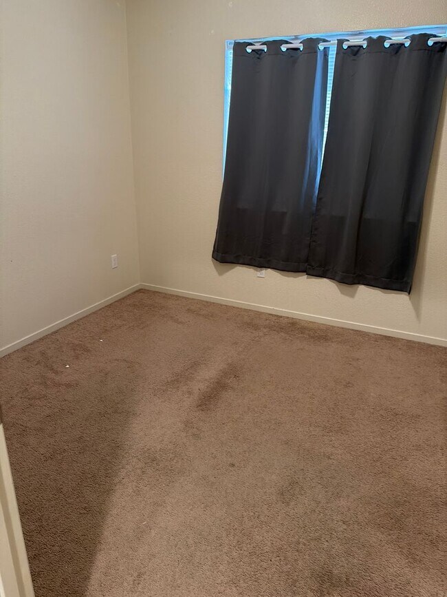 Building Photo - BEAUTIFUL SINGLE STORY HOME ON CORNER LOT