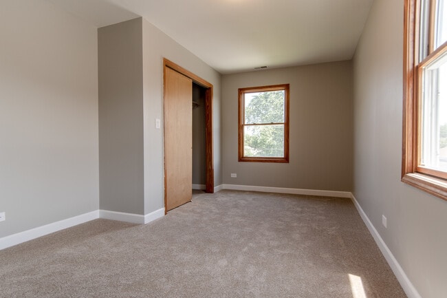 Building Photo - 301 Bohland Ave