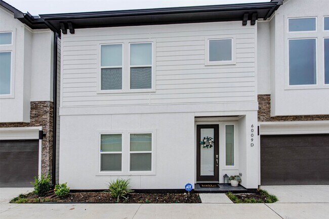 Building Photo - 6009 Gardendale Dr