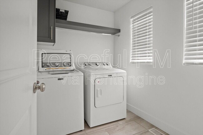 Building Photo - 6541 S Aspen Ln