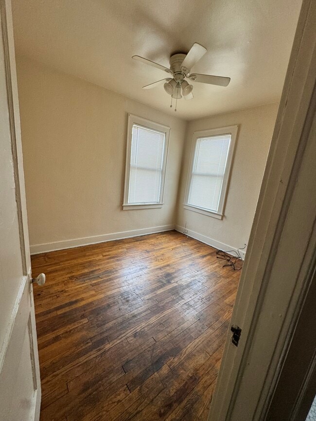 Building Photo - 10435 Fullerton Ave