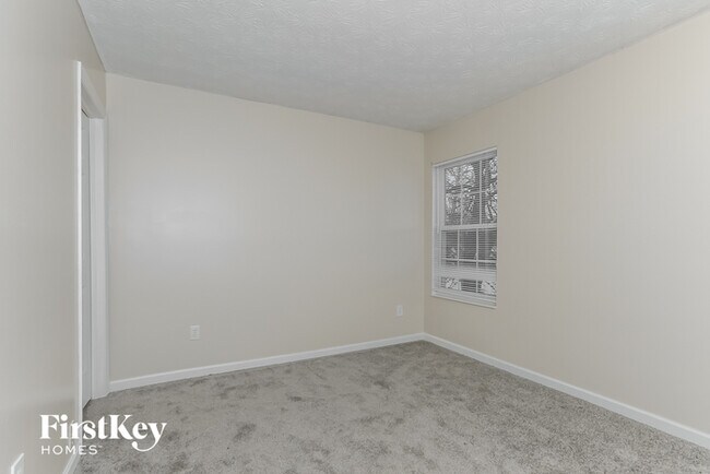 Building Photo - 917 Brookwood Dr