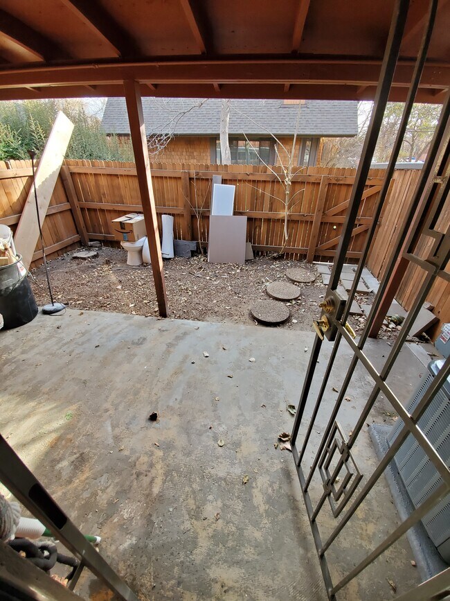 Building Photo - 14352 E Arizona Ave